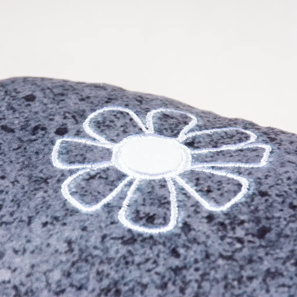 Duvo+ ECO Blossom Kicking Pillow & Catnip 20x11,5x5cm Grey (1).webp